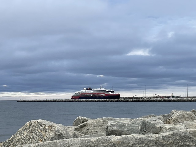 Final view of the Roald Amundsen